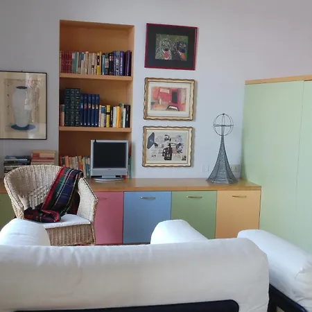 Maria 2, Lakefront Art On Maggiore Apartment *